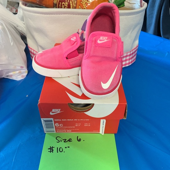 Nike shoes - Picture 1 of 2